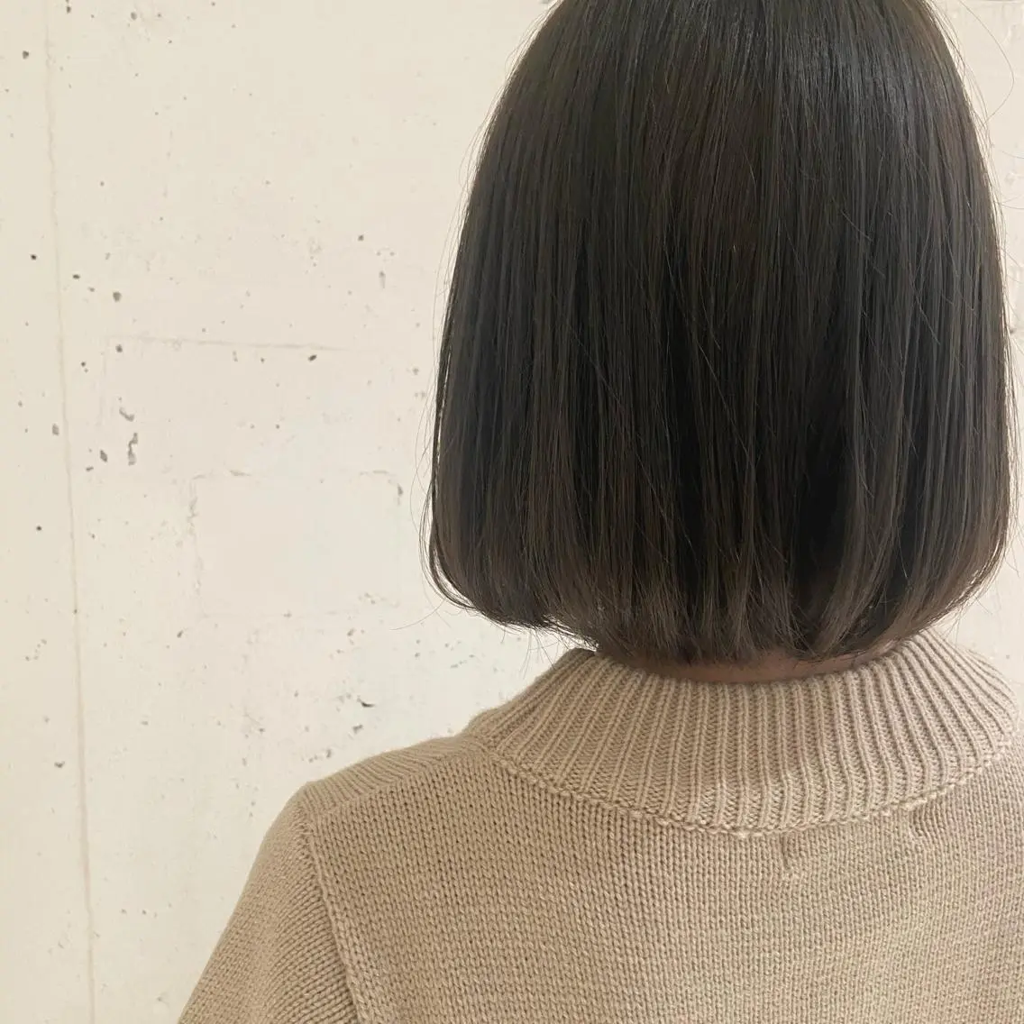 ショート カラー アッシュ ブリーチ 透明感カラー グレージュ カーキグレージュ カジュアルを女っぽく 𝗮𝘆𝗮𝗰𝗼のヘアスタイル