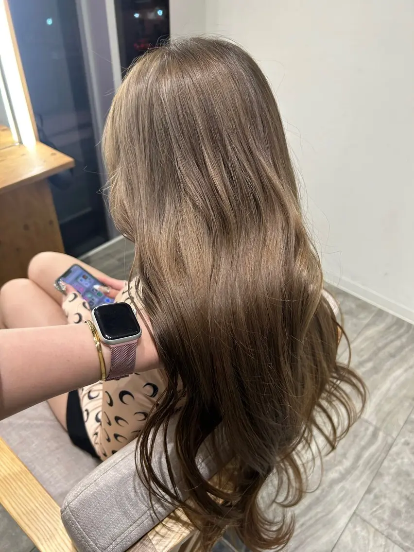 ロング カラー ベージュカラー ブリーチ 透明感カラー ayane🎀／ メンズカットのヘアスタイル