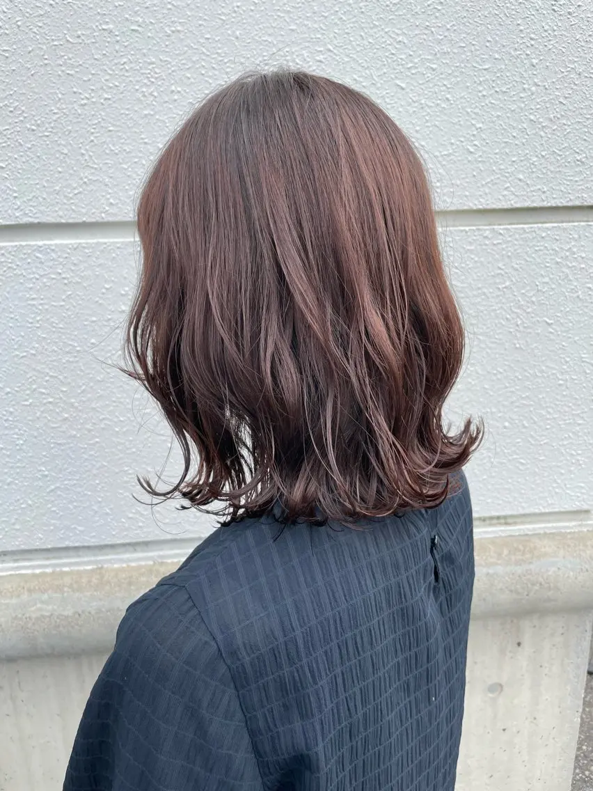 ミディアム カラー ブリーチ ブラウンカラー ブリーチなしカラー ピンクカラー ピンクブラウン カット ヘアカラー トリートメント ワタナベ テルマサのヘアスタイル