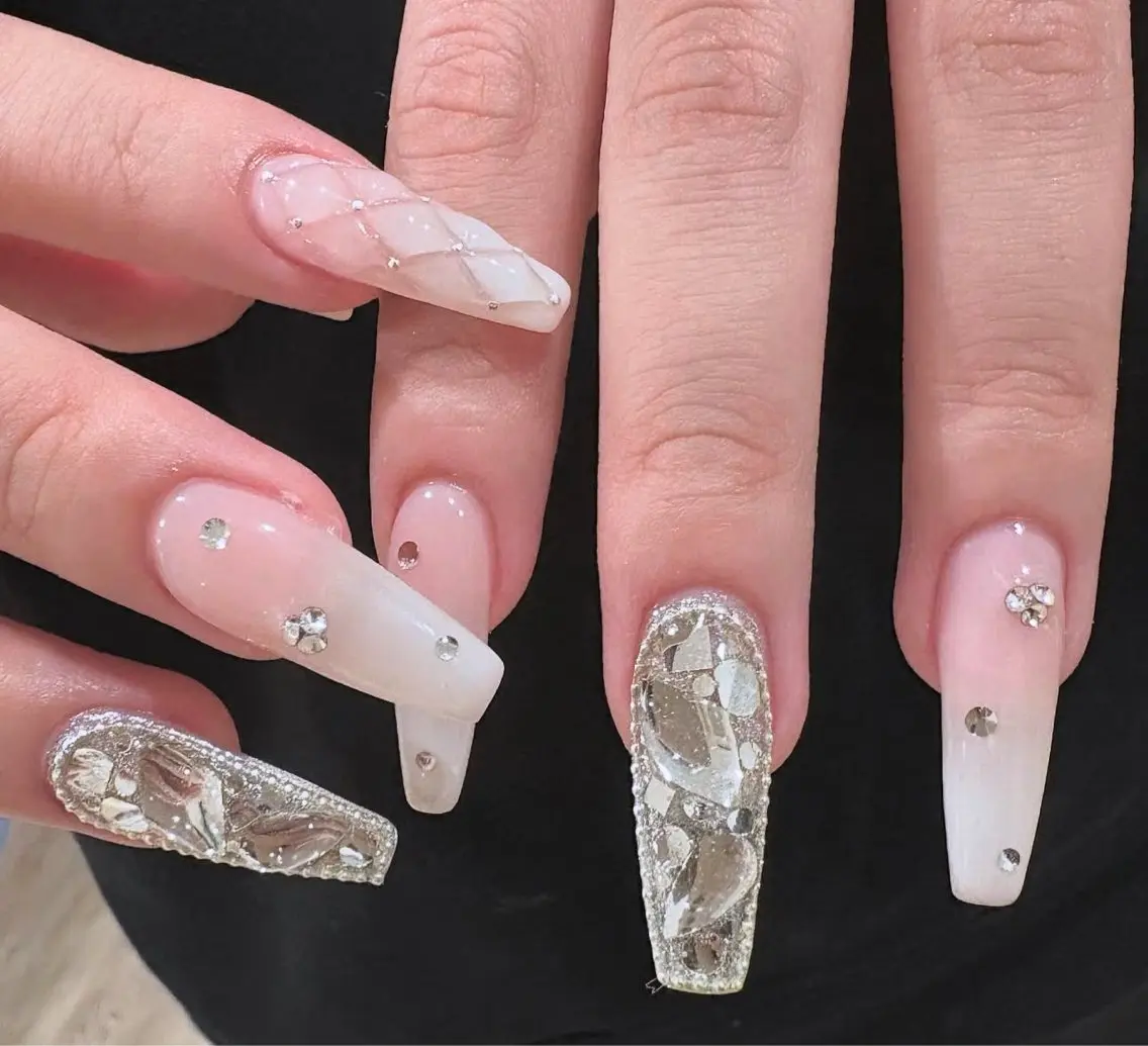 ネイル オーロラネイル フレンチネイル ジェルネイル ハロウィン キラキラネイル ハンドネイル H.baby Nail Salonのネイルデザイン