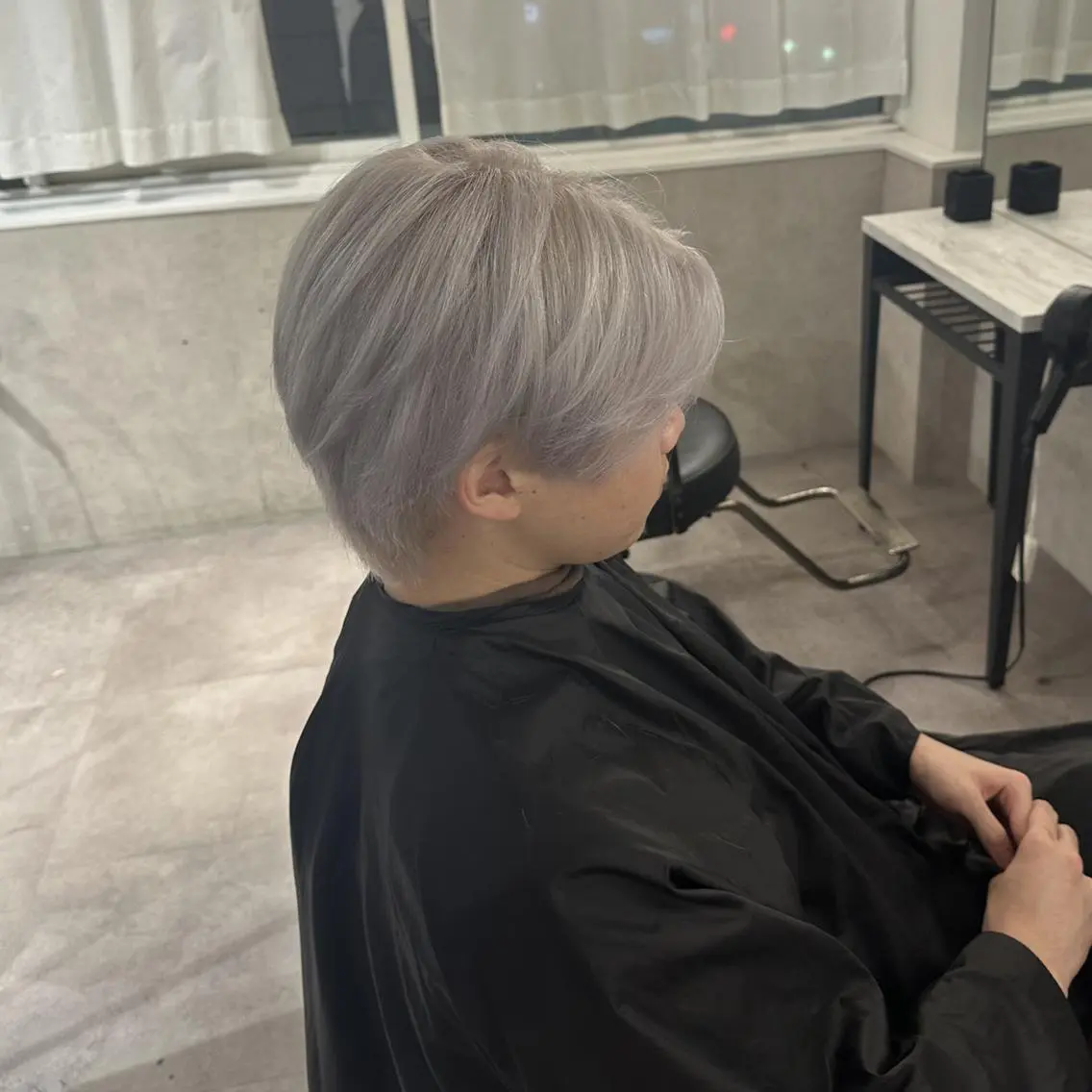 カラー メンズ メンズブリーチ アッシュ ブリーチ Selene hair OSAKAのヘアスタイル