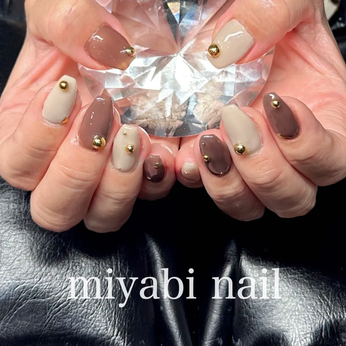 ネイル ブラウン ゴールド 持ち込み 冬ネイル クリスマス ハンドネイル miyabi nail 桂川駅近くのネイルデザイン