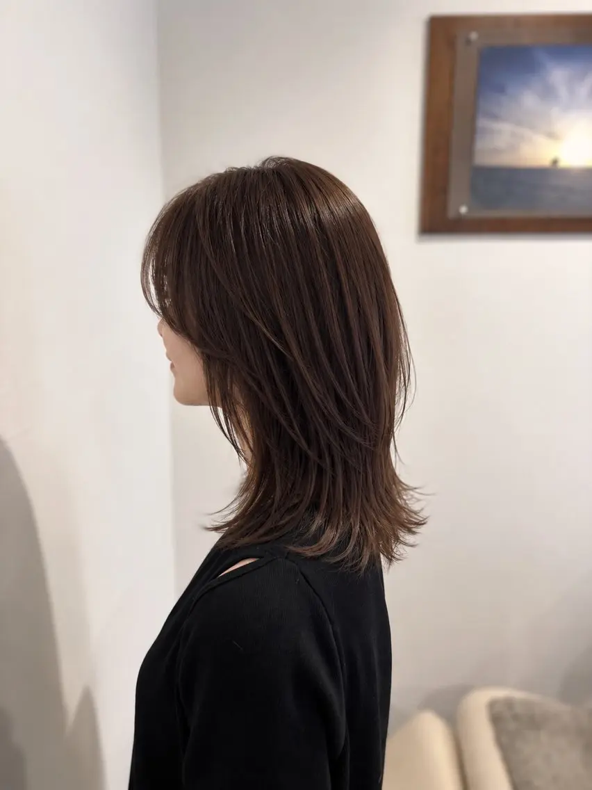 ミディアム ミディアムレイヤー レイヤーカット uchida erikoのヘアスタイル