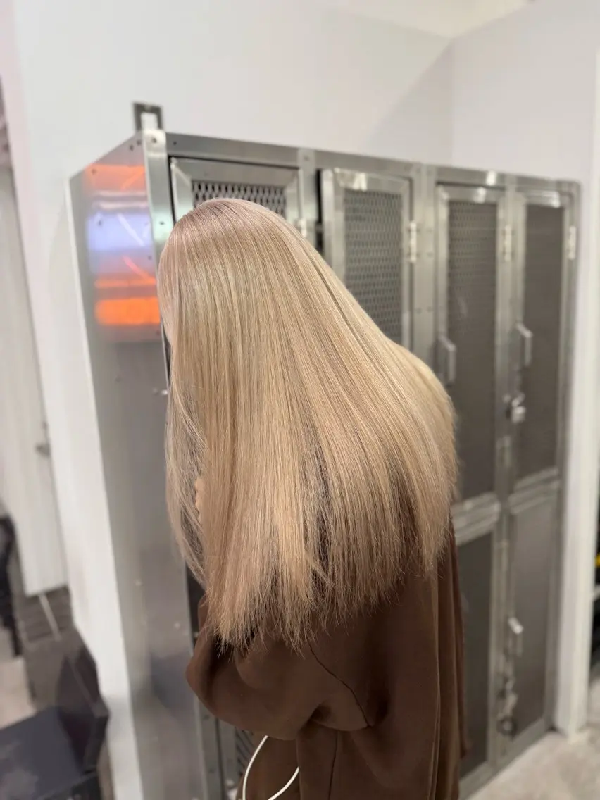ミディアム カラー ベージュカラー ミルクティーベージュ ヘアカラー 【🥀履歴修正🥀】 ハイトーン職人/拓真のヘアスタイル