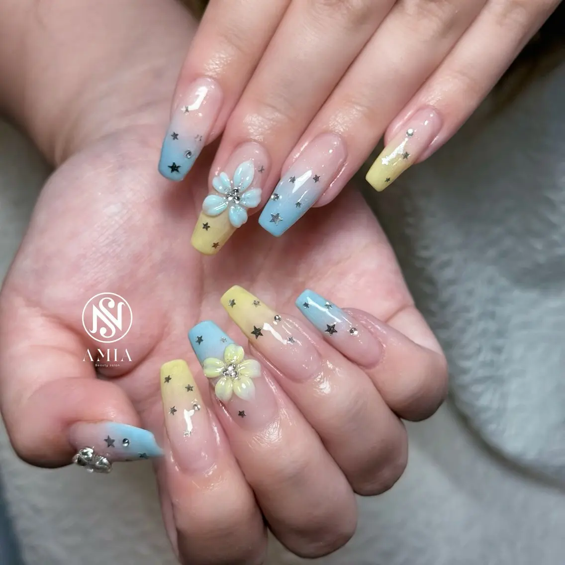 ロング ハンドネイル 🌟AMIA BEAUTY🌟のネイルデザイン