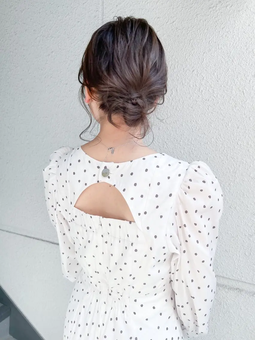 ミディアム カラー ヘアアレンジ グレージュ オリーブグレージュ オリーブグレー 簡単アレンジ カラーパティシエ facce🌼ikoのヘアスタイル