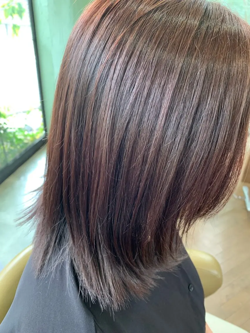カラー レッドカラー 礒谷 夏帆のヘアスタイル