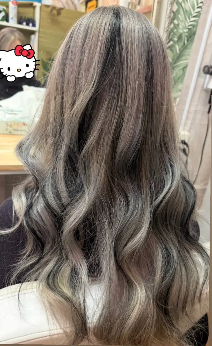 ロング エクステ ヘアカラー 葵 アオイのヘアスタイル