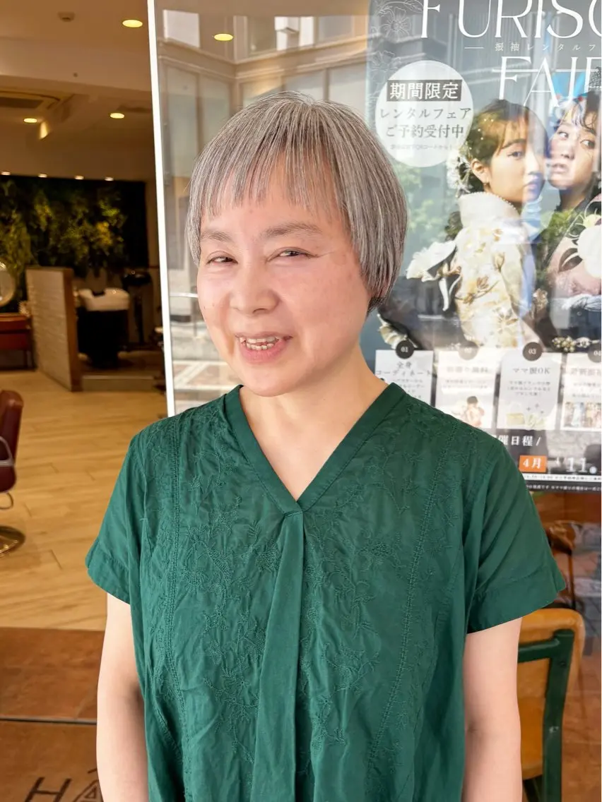 ショート あやか 白髪ぼかしハイライトのヘアスタイル