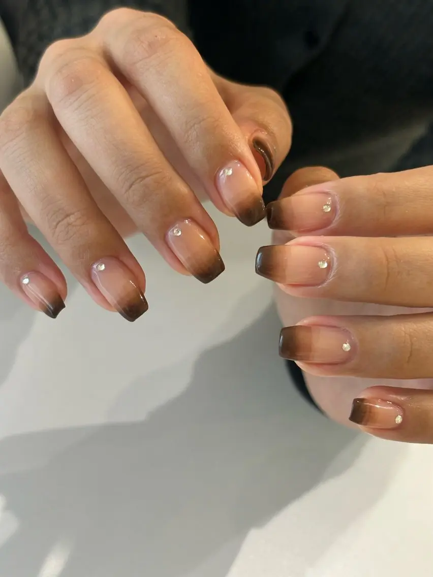ネイル グラデーション ストーンネイル Ann nailのネイルデザイン