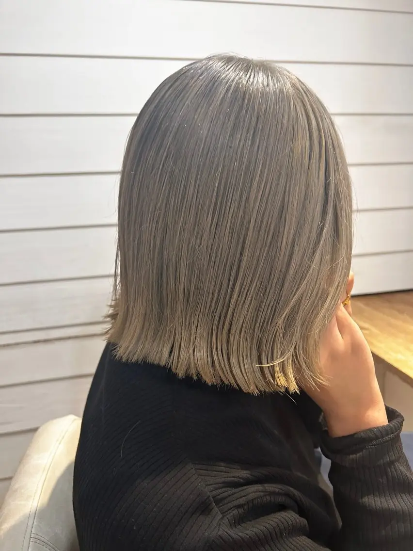 ミディアム カラー まなべ さくらのヘアスタイル