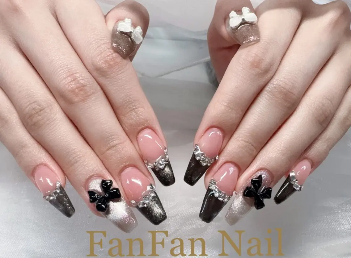 ネイル アートネイル オーロラネイル ガーリー キラキラネイル 韓国ネイル ハンドネイル Fanfan ネイルサロンのネイルデザイン