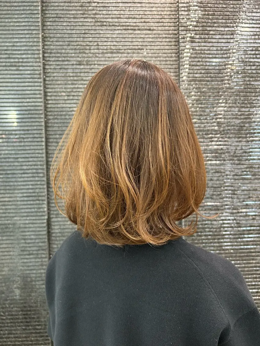 ミディアム レイヤーカット 對馬 光梨のヘアスタイル
