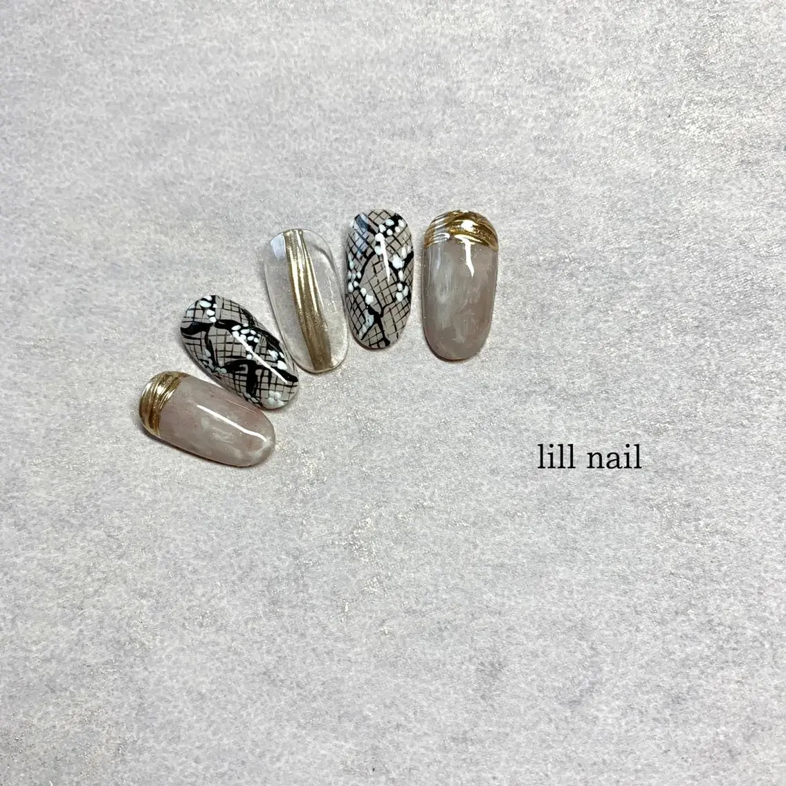 ミディアム pllia beautyのネイルデザイン