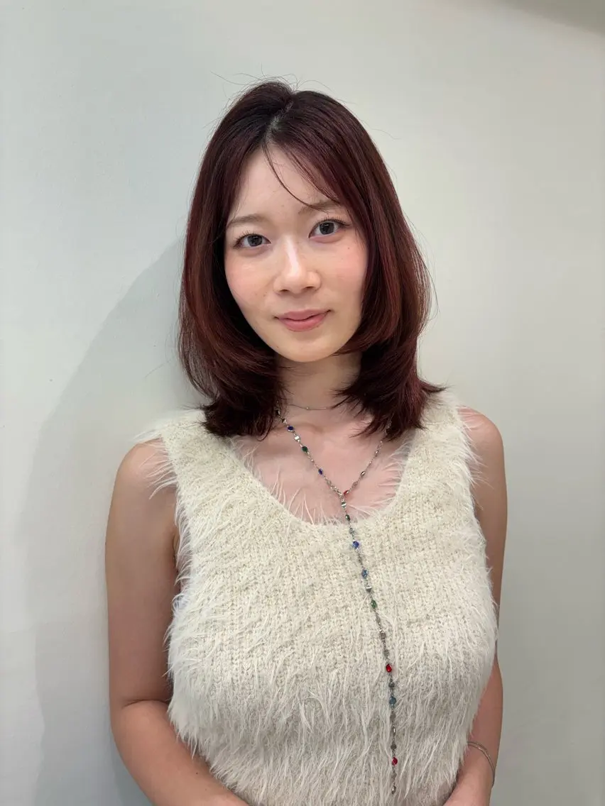 ミディアム ミディアムレイヤー レイヤーカット カット 垢抜け小顔レイヤー オリーブ/スミレのヘアスタイル