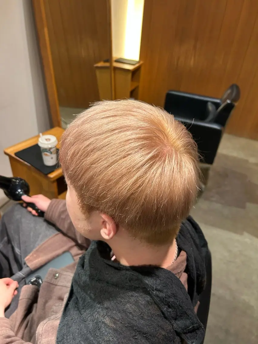 カラー ベージュカラー ブリーチ ミルクティーベージュ 瀧浪 優大のヘアスタイル