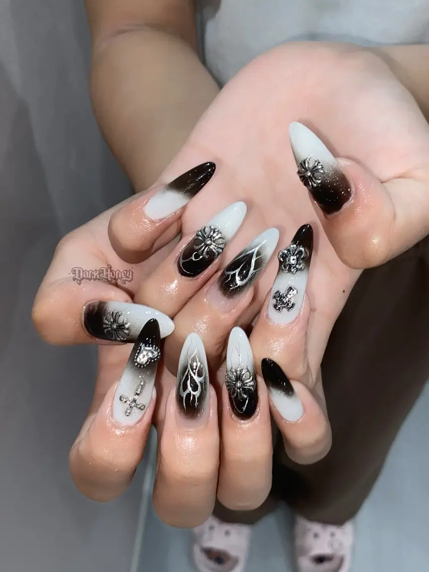 ネイル ハンドネイル Dark honey スカルプ専門原宿店のネイルデザイン