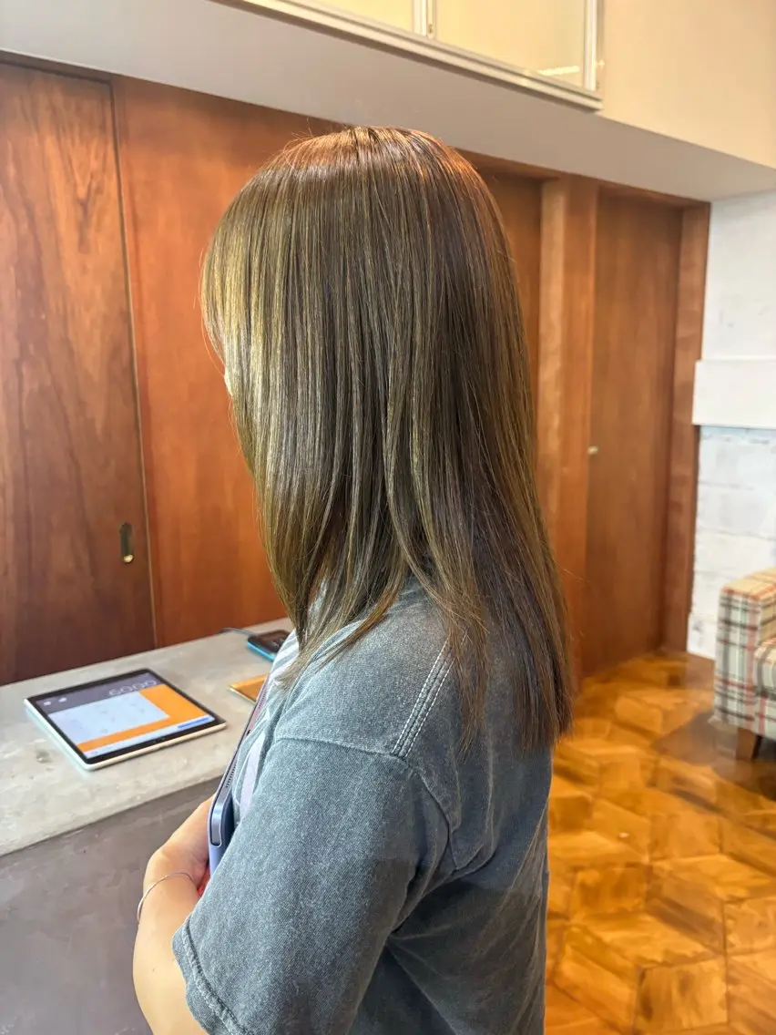 ミディアム カラー ベージュカラー 透明感カラー オリーブベージュ ヘアカラー ミカミモエ/ ベージュカラーのヘアスタイル