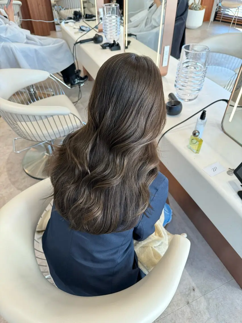 ロング カラー ベージュカラー グレージュ オリーブベージュ オリーブグレージュ オリーブグレー カット ヘアカラー トリートメント ヘアセット 韓国レイヤー🇰🇷 韓国研修◎渋谷カイトのヘアスタイル