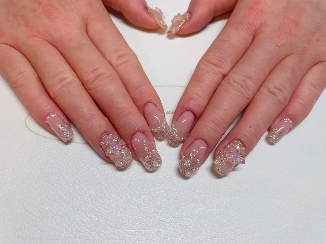 ネイル キラキラネイル ニュアンスネイル ハンドネイル エン Nail salonのネイルデザイン