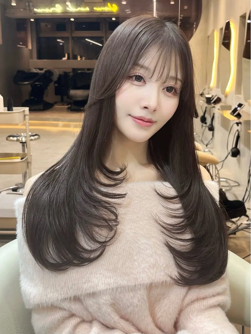セミロング カラー 透明感カラー ダブルカラー 顔まわりレイヤー 韓国風ヘア レイヤーカット 大宮レイヤーカット ハッシュ　柏崎颯刀のヘアスタイル