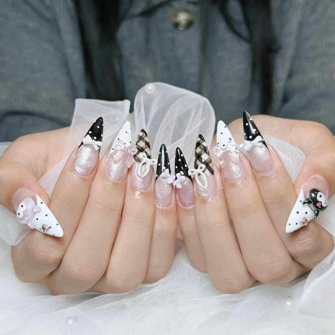 ネイル オーロラネイル ボルドー ブラウン 氷ネイル・うるうるネイル キラキラネイル ハンドネイル Julli NailStudioのネイルデザイン