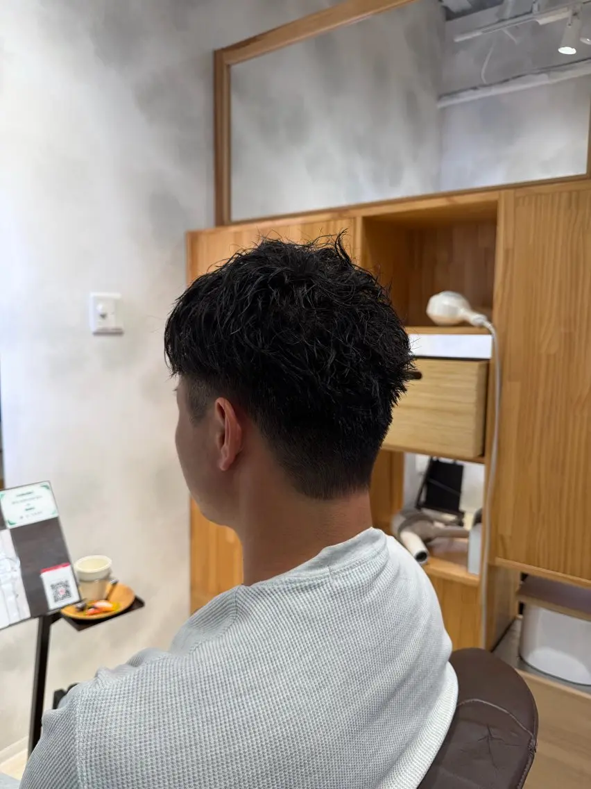 パーマ メンズ センターパート メンズパーマ ニュアンスパーマ カット パーマ レディースカット モデル募集　山田省吾のヘアスタイル