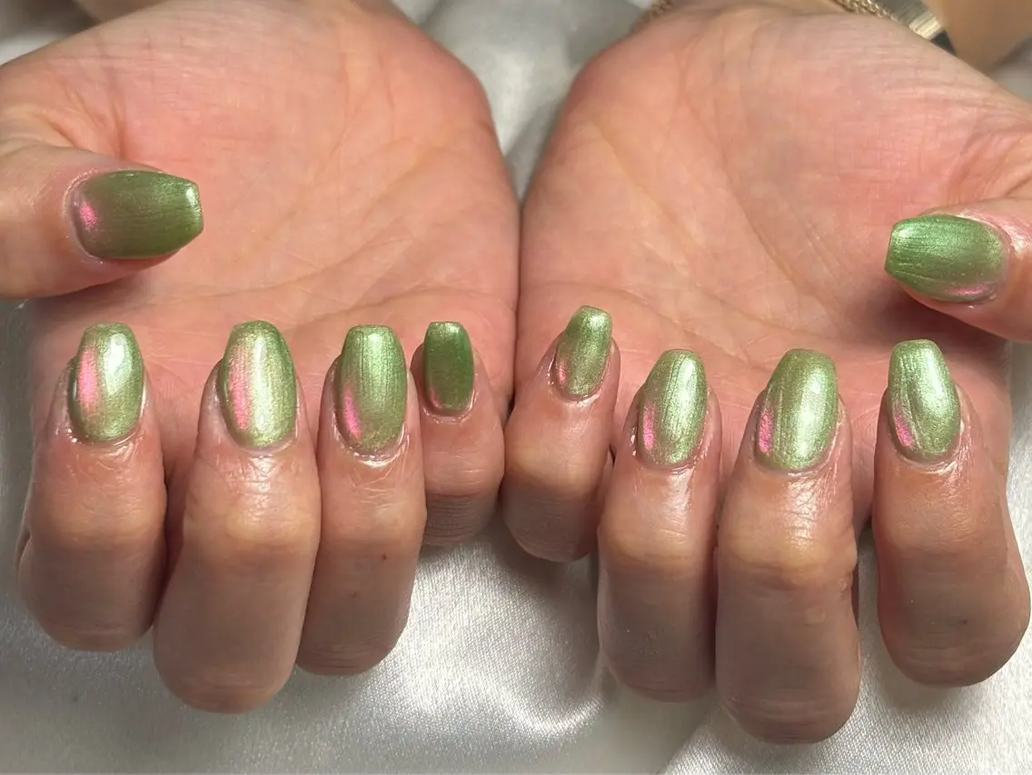ネイル オーロラネイル フットネイル フレンチネイル ジェルネイル マグネットネイル ハンドネイル kiki nail たまプラーザのネイルデザイン