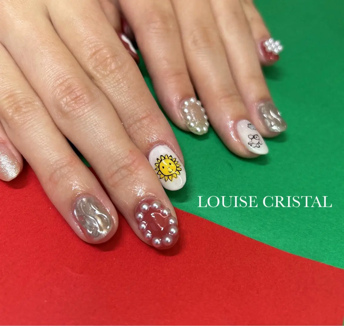 ネイル ハンドネイル LOUISE CRYSTALのネイルデザイン
