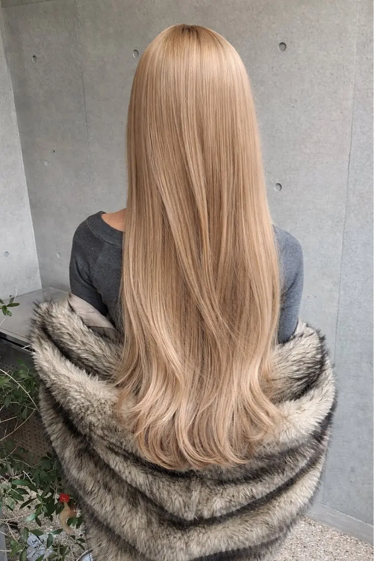ロング カラー ベージュカラー ブリーチ ケアブリーチ デザインカラー ハイトーンカラー ヘアカラー トリートメント 表参道/透明感カラー 韓国ヘア長田雄希のヘアスタイル
