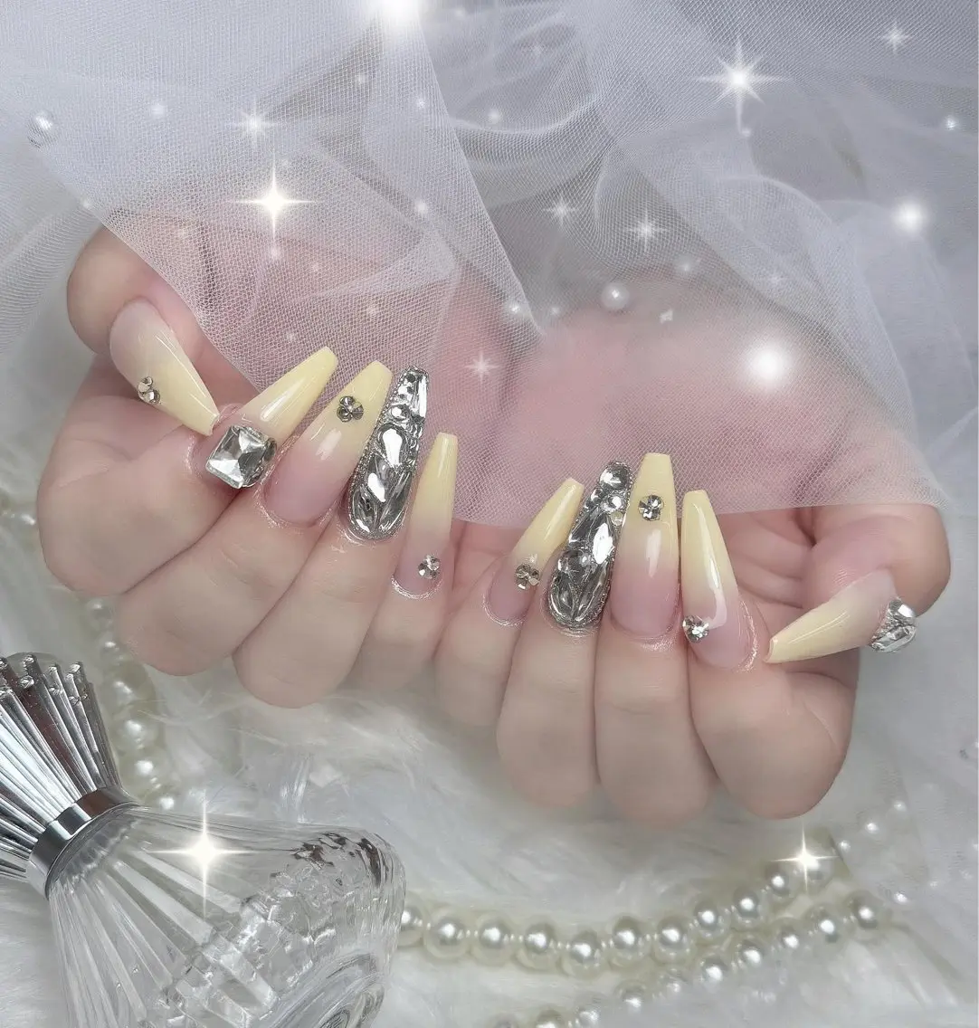 ネイル オーロラネイル チークネイル フラッシュネイル フレンチネイル ジェルネイル ハンドネイル ハンドケア Miyu Nailのネイルデザイン