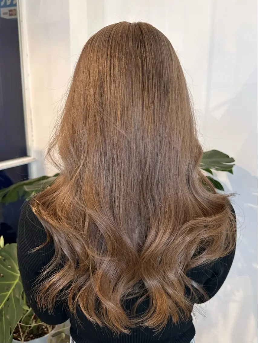 ロング カラー ロングレイヤー アッシュ ベージュカラー ブリーチ ケアブリーチ 堀江/レイヤーカット /髪質改善のヘアスタイル