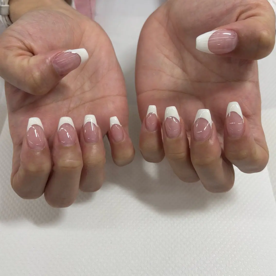 クリアベース白フレンチ💅🏻【オフあり】の写真