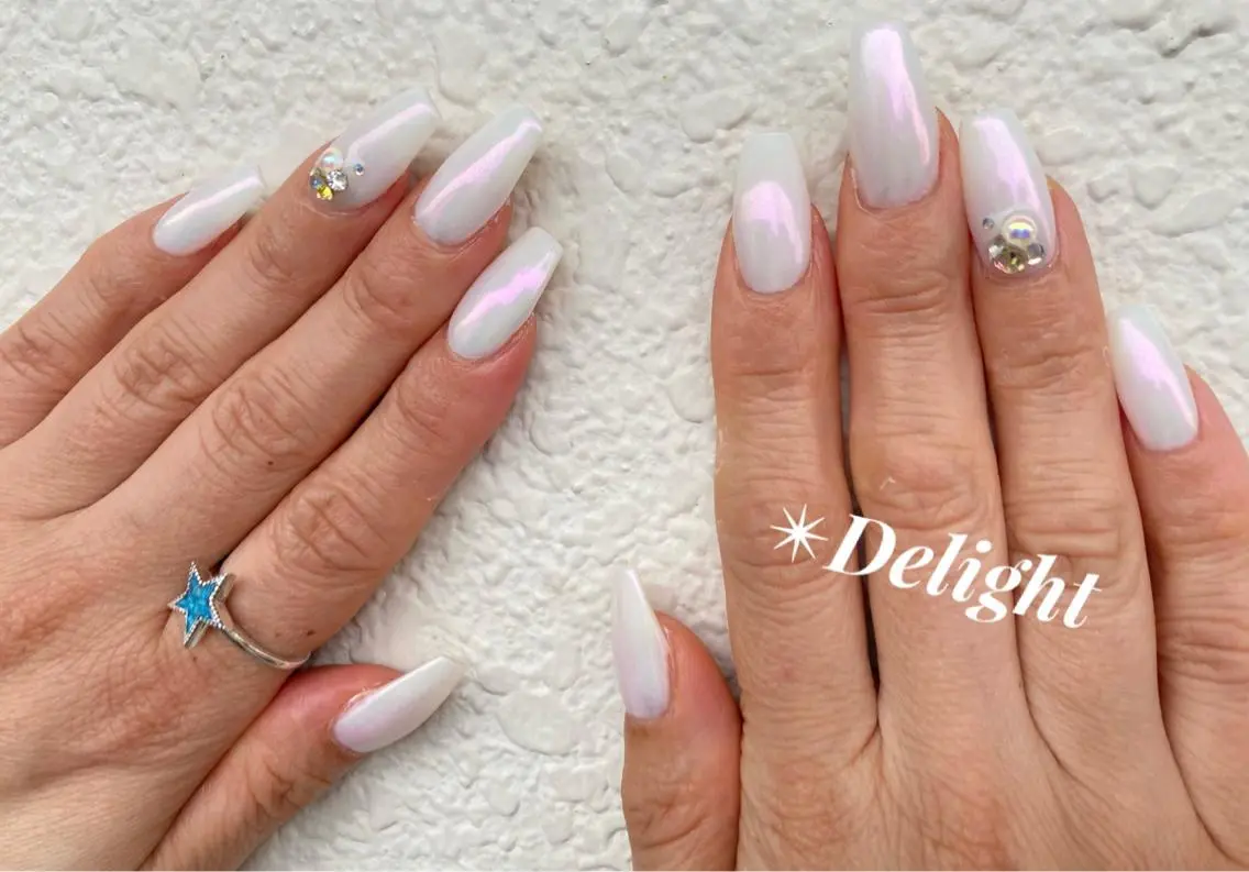 セミロング ネイル ハンドネイル フットネイル ✴︎ Delightのネイルデザイン