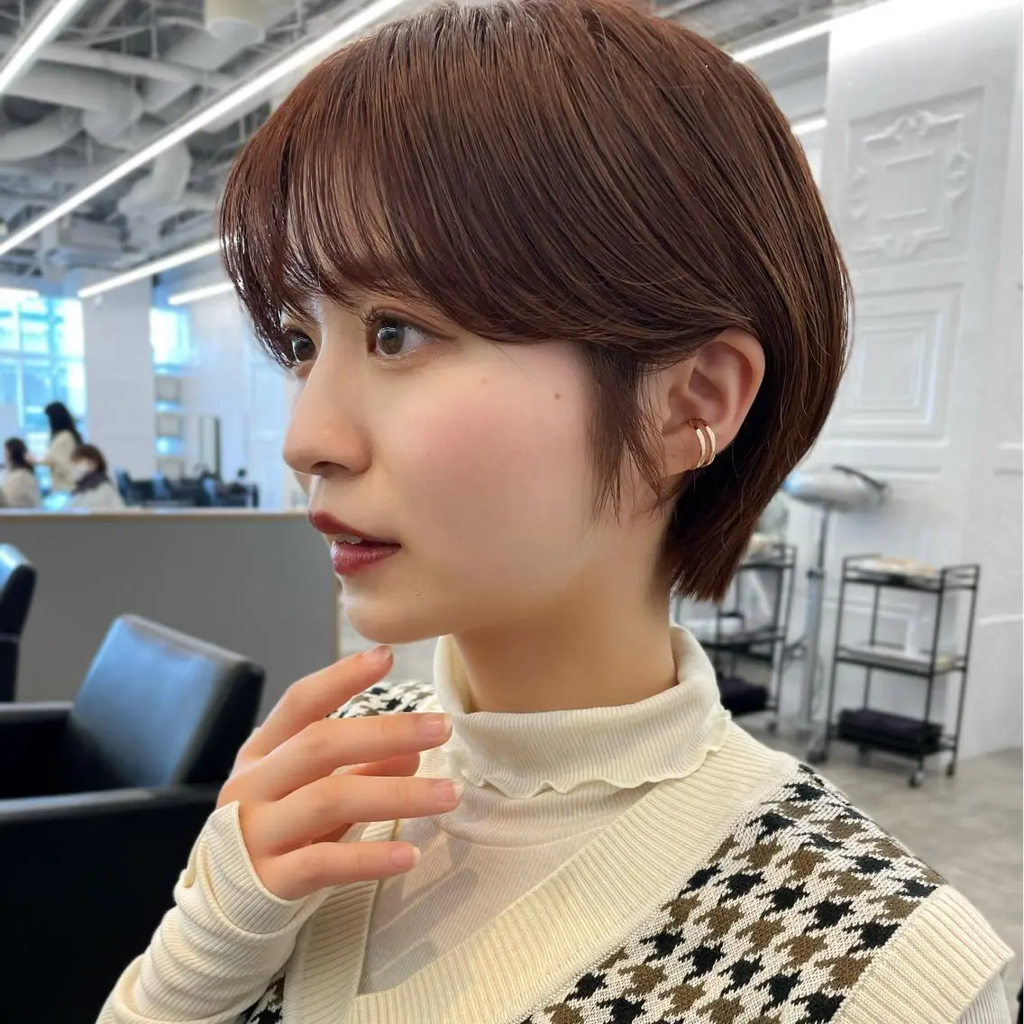 ショート カラー ブラウンカラー ココアブラウン ショートヘア ヘアカラー レイヤーカット/透 明感カラー/西田祐賀のヘアスタイル