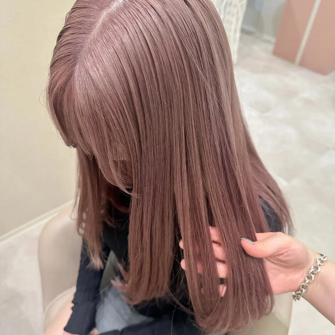 カラー ベージュカラー ピンクカラー ピンクベージュ ヘアカラー ハイトーン／暖色 👩🏼HONOKAのヘアスタイル