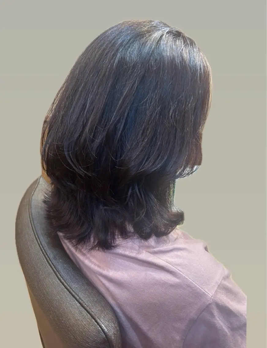 ミディアム くびれヘア くびれレイヤー レイヤーカット 渡邊 憩のヘアスタイル