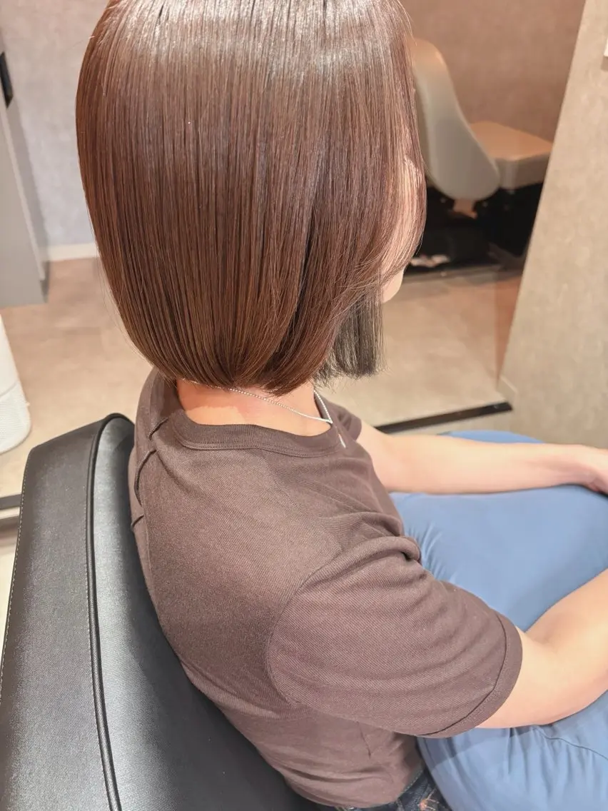 ショート カラー ブリーチ シルバー ボブ カット ヘアカラー Mina Akiyamaのヘアスタイル