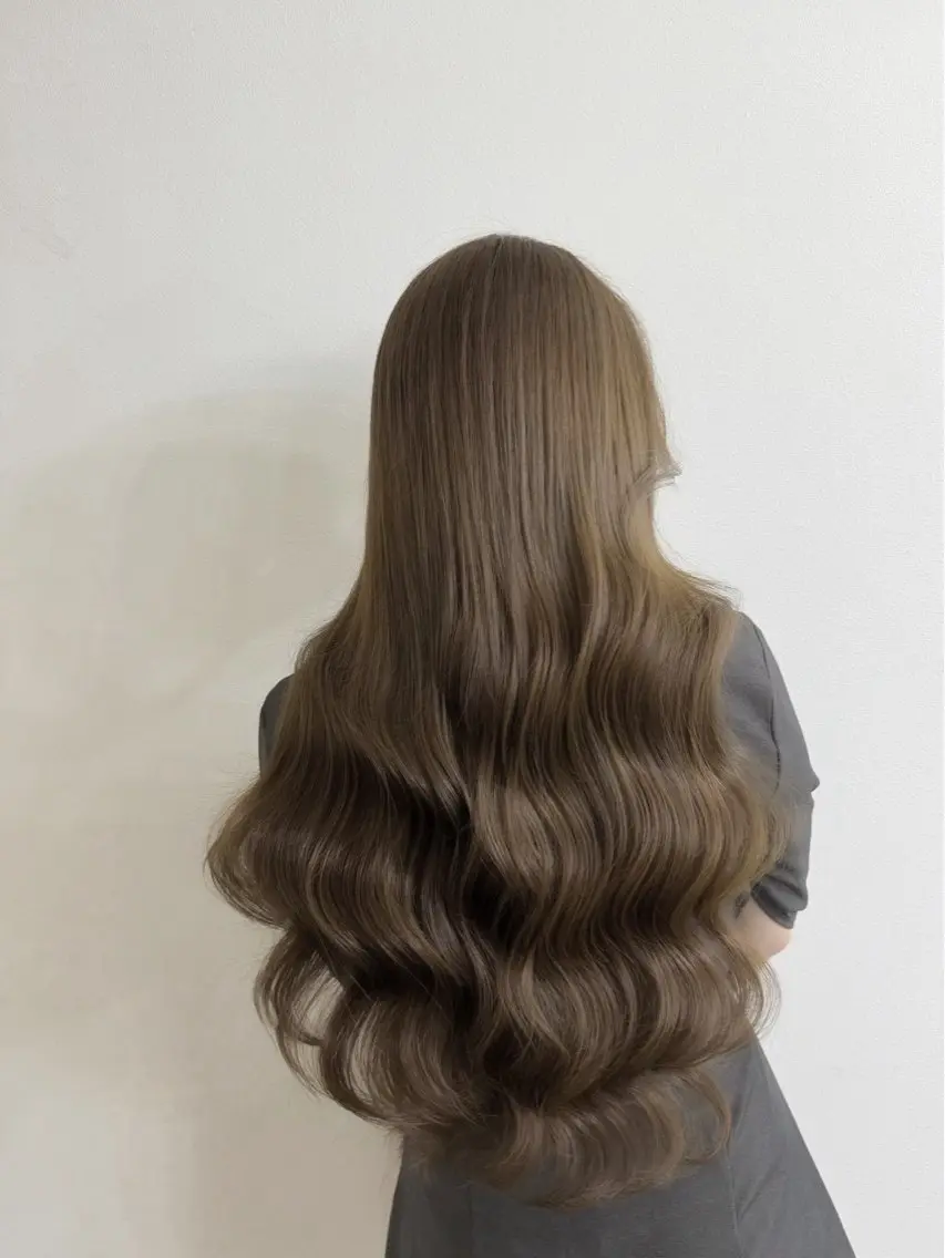 ロング ヘアカラー ioe愛莉 /透明感カラーのヘアスタイル