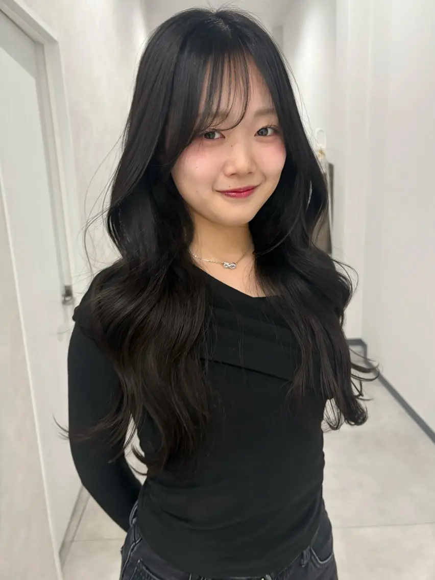 ロング 透明感ベージュカラー yumekaのヘアスタイル