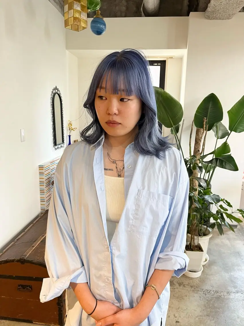 ミディアム カラー ブリーチ ブルーカラー ネイビーカラー カット ヘアカラー トリートメント 🩷ハイトーン透明感 レイヤー🩷ユリカのヘアスタイル