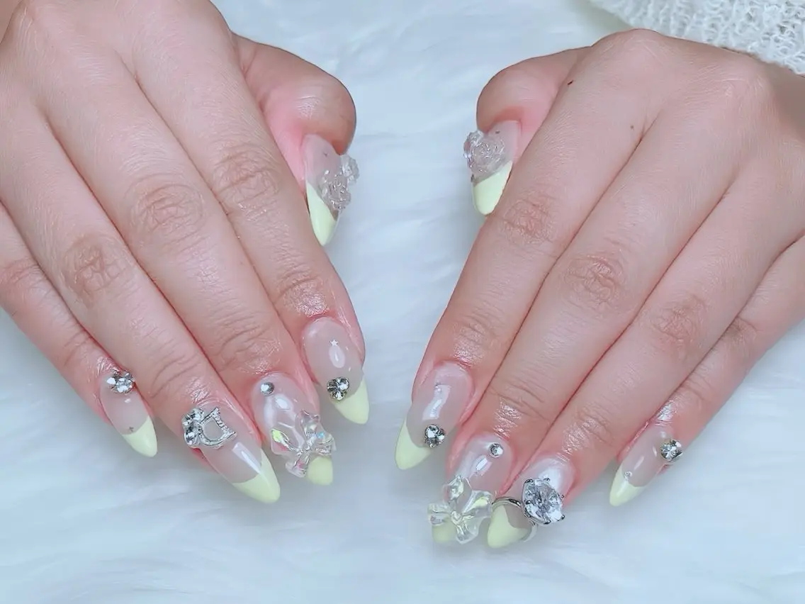 ネイル チークネイル フレンチネイル ガラスフレンチ グラデーション キラキラネイル ハンドネイル Rin Nail 新大久保店のネイルデザイン