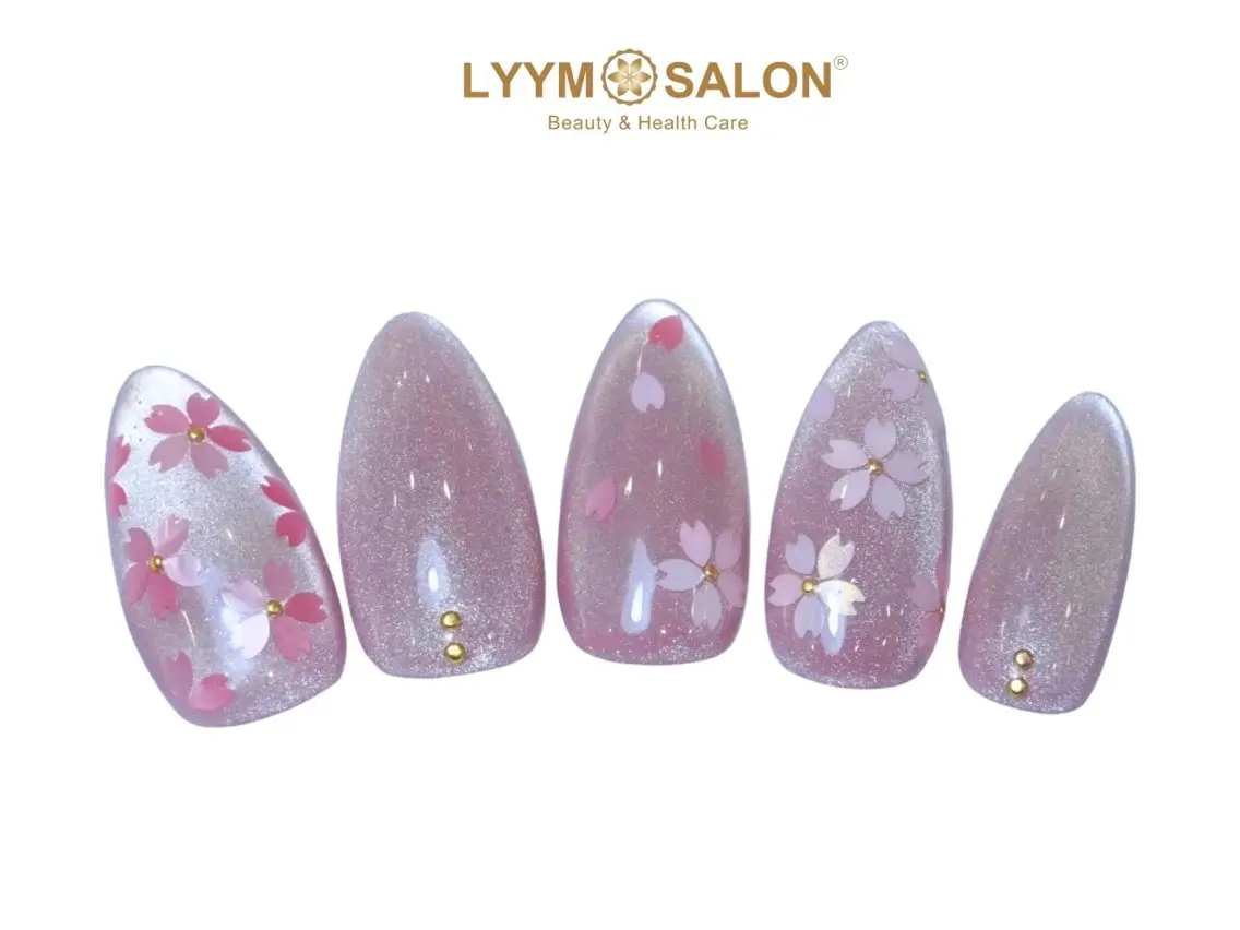 ネイル 桜ネイル フラワーネイル ホログラムネイル 韓国ネイル ラメ(グリッター) ハンドネイル LYYM Salonのネイルデザイン
