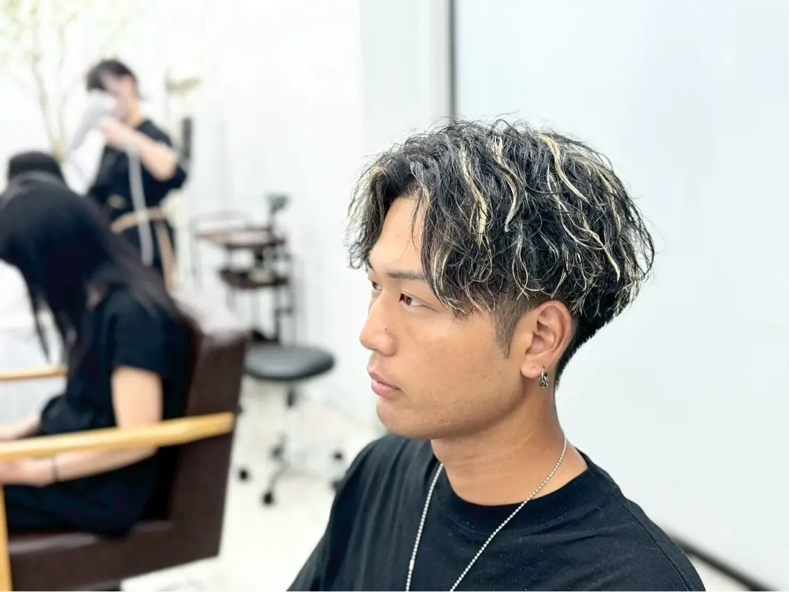 カラー パーマ メンズ カット ヘアカラー 🎩刈り上げ特化🎩 渡邉太耀のヘアスタイル