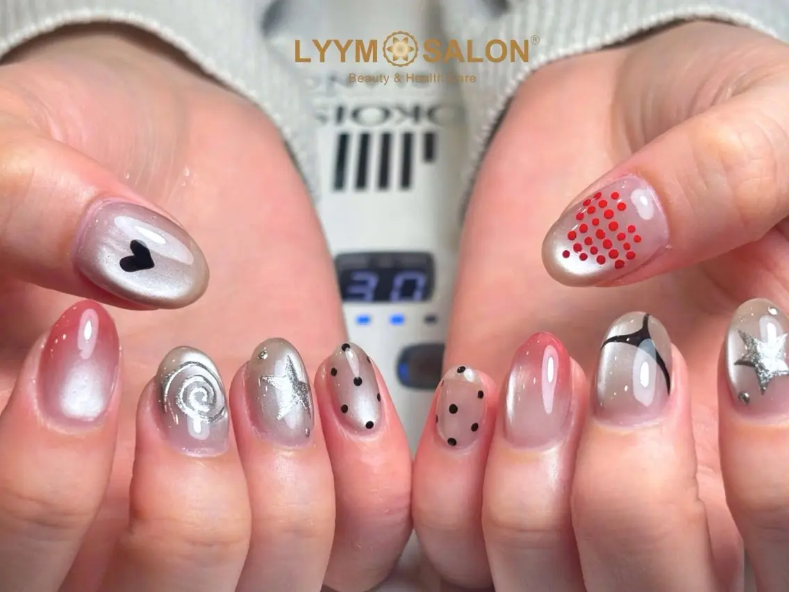 ネイル アートネイル ドット ハート 韓国ネイル マグネットネイル ハンドネイル LYYM Salonのネイルデザイン