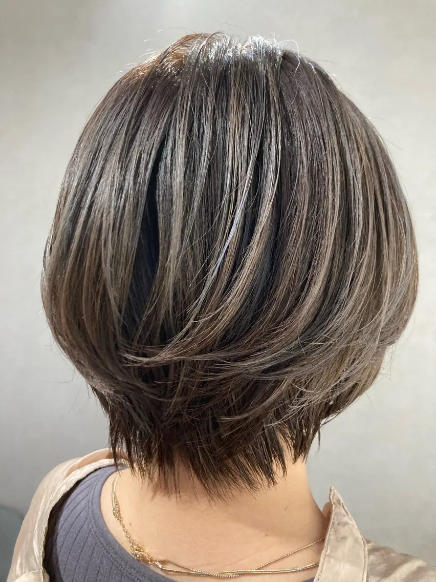 ショート カラー グレージュ ハイライトカラー ハイライト 大澤 美樹 💇♀️店長のヘアスタイル