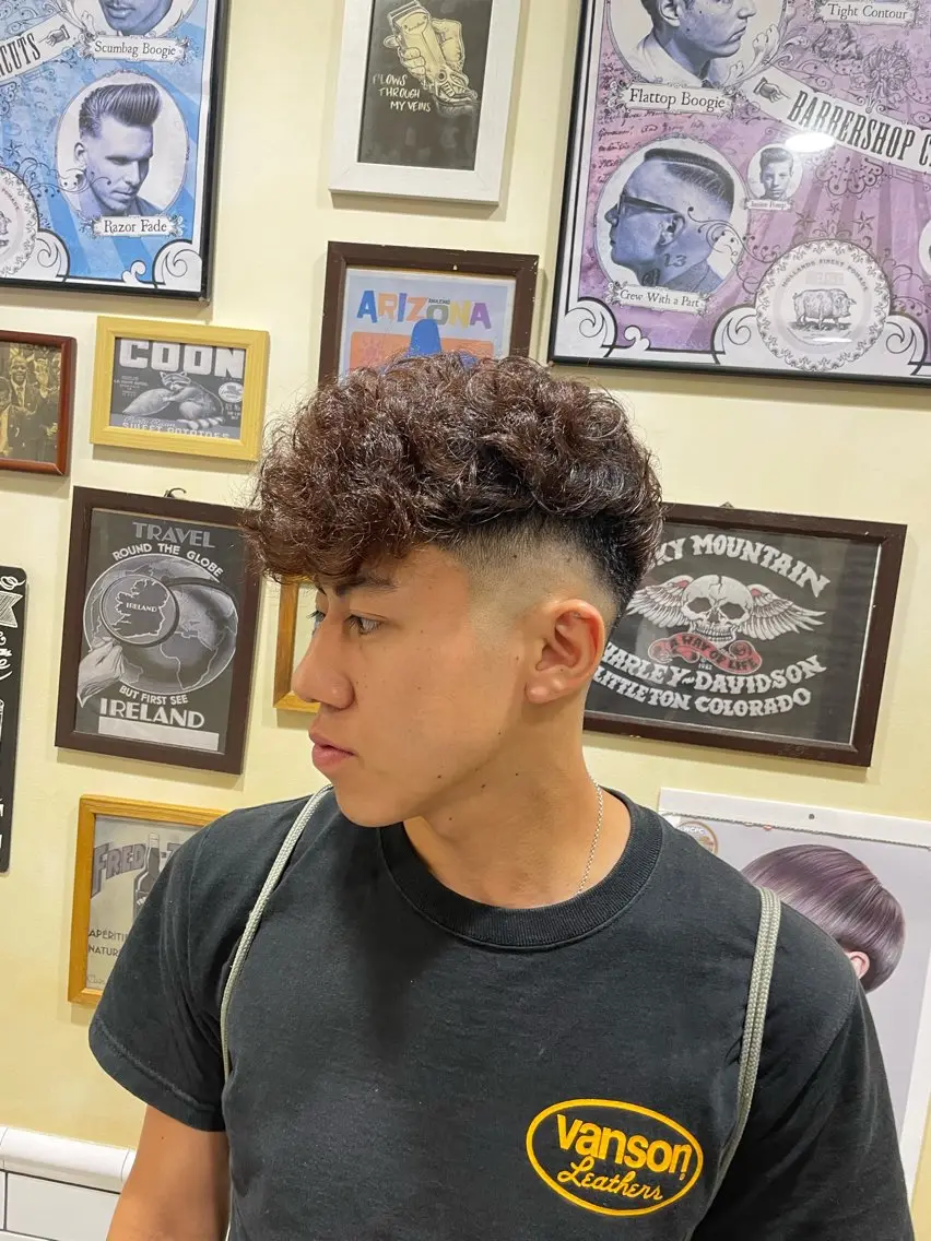 パーマ メンズ メンズパーマ スペインカール フェード/海外パーマ 中垣遼のヘアスタイル