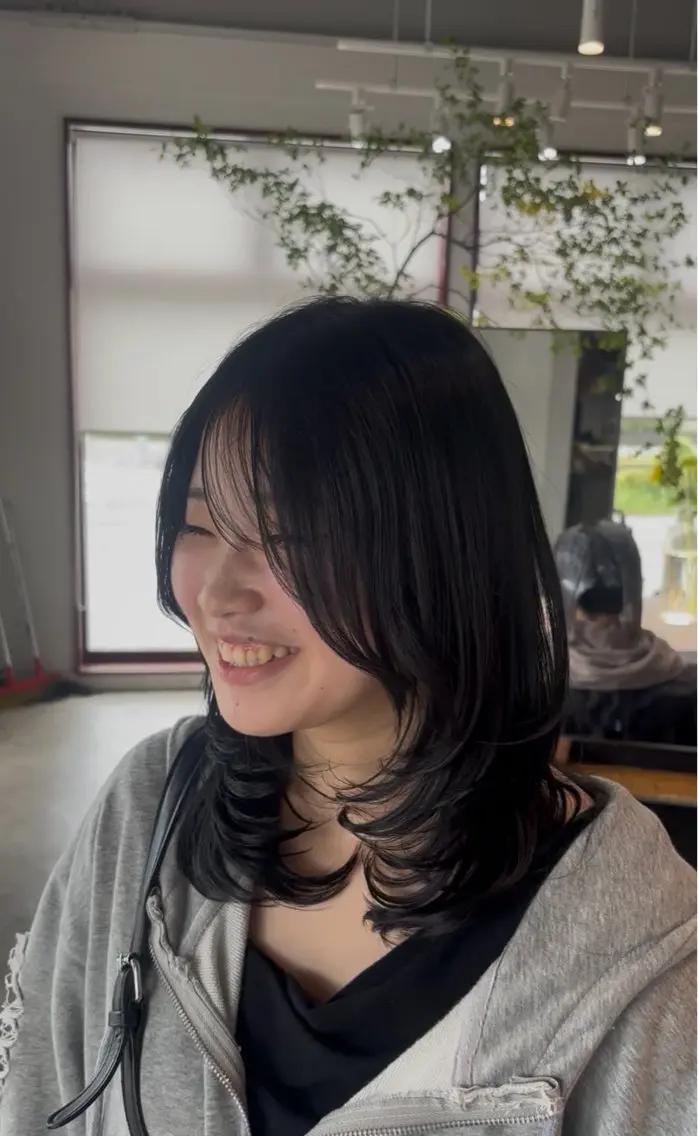 ミディアム ミディアムレイヤー レイヤーカット カット ヘアカラー トリートメント ྀི akane   ྀིのヘアスタイル