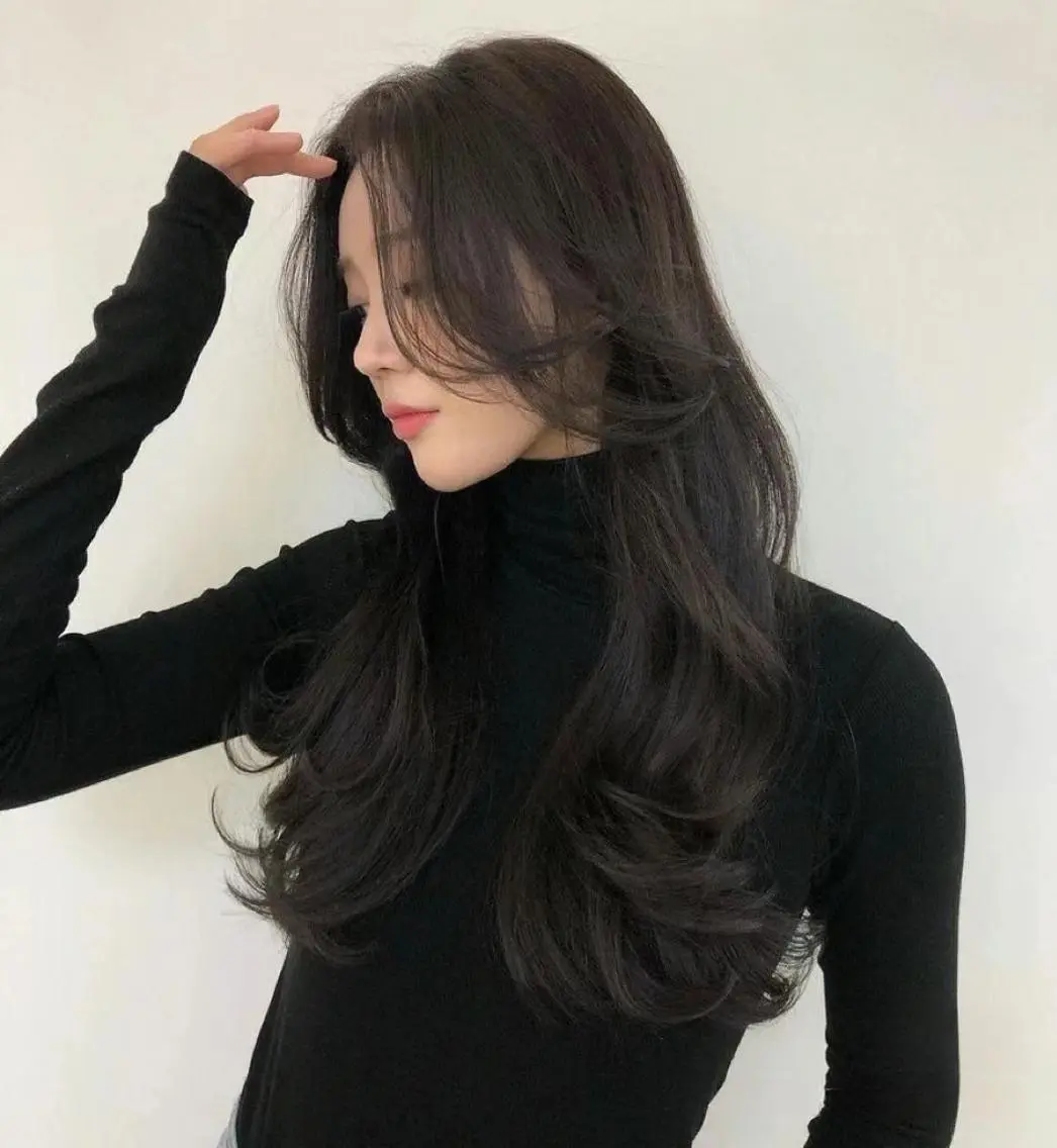 セミロング カラー ベージュカラー ブリーチ イヤリングカラー 韓国風カラー ブリーチなしカラー カット ヘアカラー トリートメント 鈴木 一貴のヘアスタイル