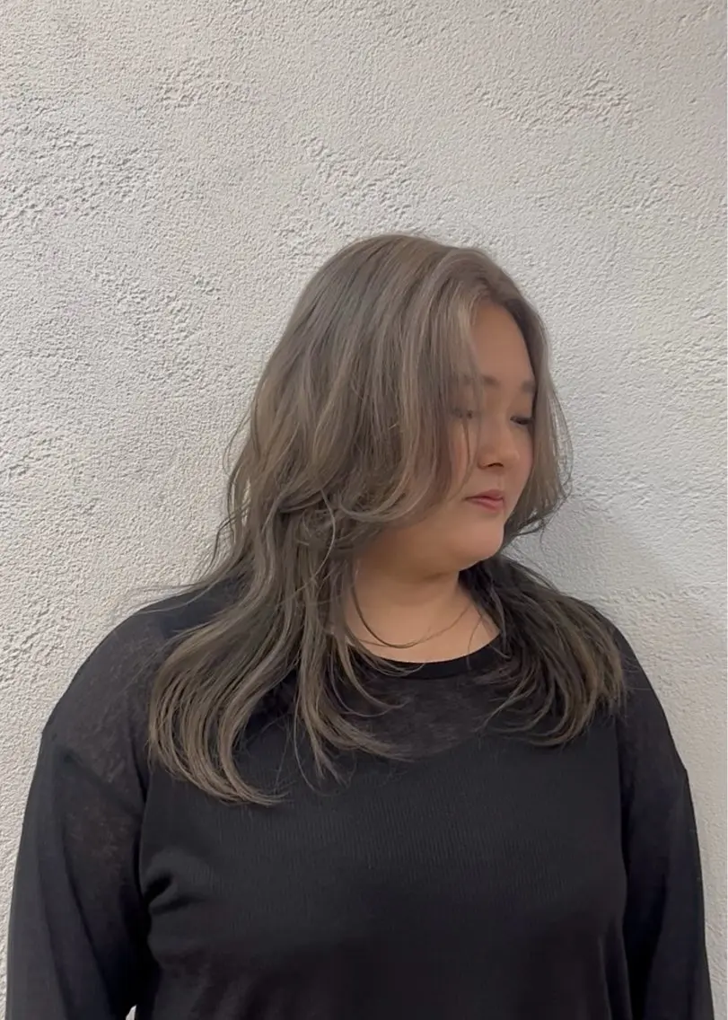 ロング 顔まわりレイヤー レイヤーカット 山本 梨華のヘアスタイル